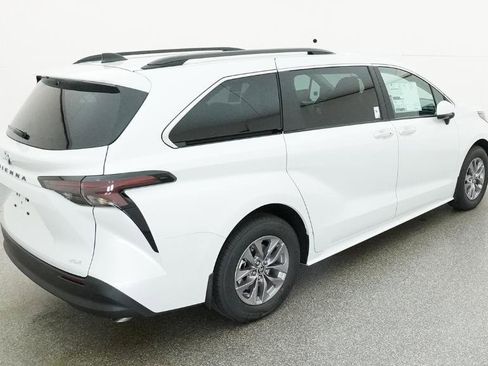 New 2026 Toyota Sienna XLE FWD image 18