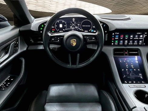 Used 2021 Porsche Taycan image 5