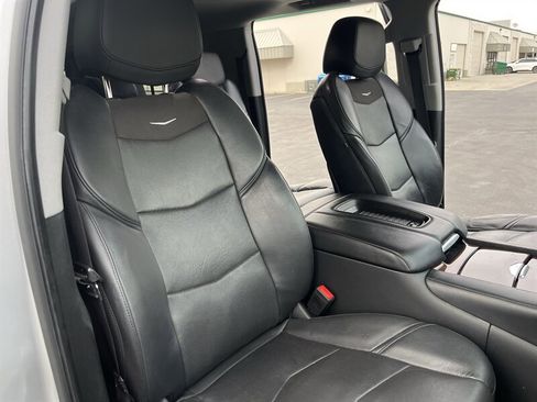 Used 2020 Cadillac Escalade ESV Luxury image 40