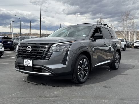 New 2026 Nissan Pathfinder Platinum image 4