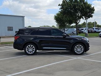 Used 2025 Ford Explorer Platinum RWD video 4