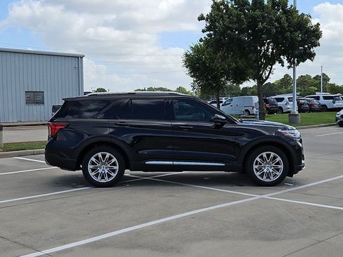 Used 2025 Ford Explorer Platinum RWD image 4