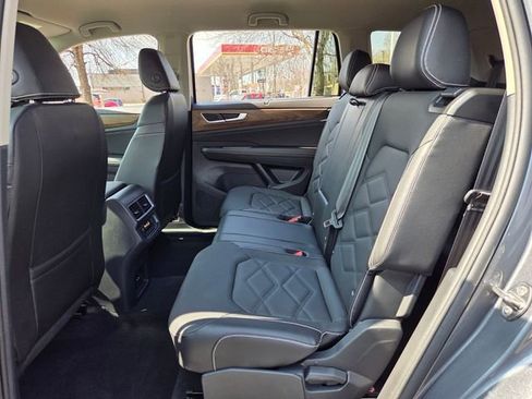 Used 2025 Volkswagen Atlas SE image 12