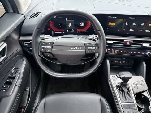 Used 2026 Kia Sportage EX w/ EX Panorama Roof Package image 13