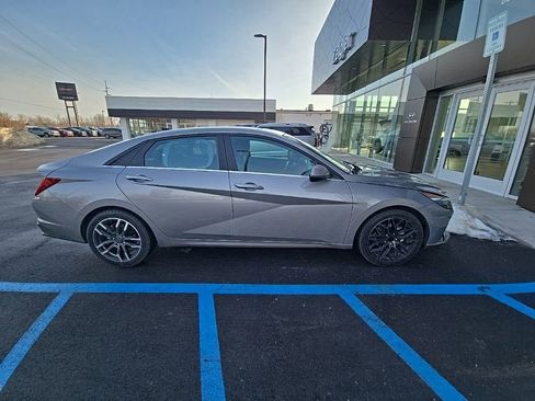 Used 2023 Hyundai Elantra Limited w/ Preferred Accessory Package image 3