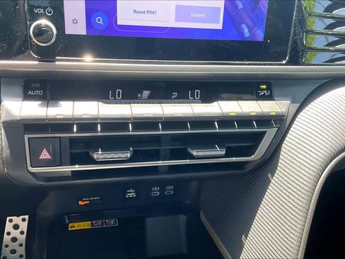 Used 2025 Toyota Camry SE FWD image 30