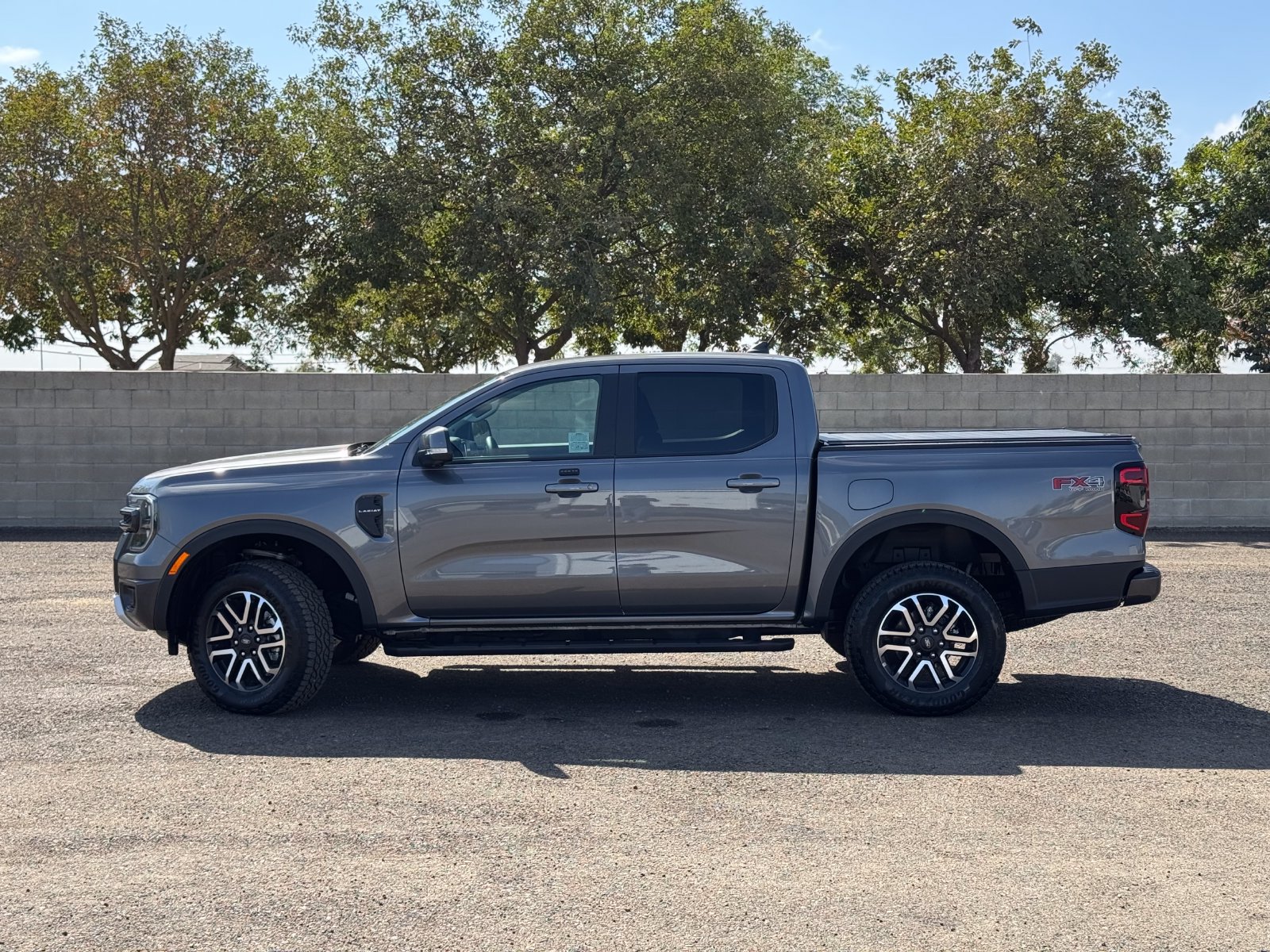Used 2025 Ford Ranger Lariat w/ FX4 Off-Road Package AWD/4WD image 9