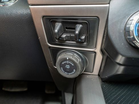 Used 2022 Ford F250 Platinum w/ FX4 Off-Road Package image 28