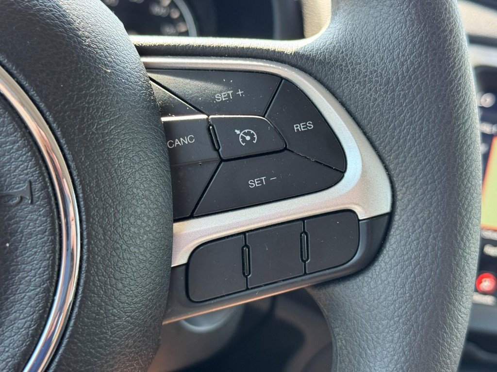 Used 2023 Jeep Renegade Latitude AWD/4WD image 17
