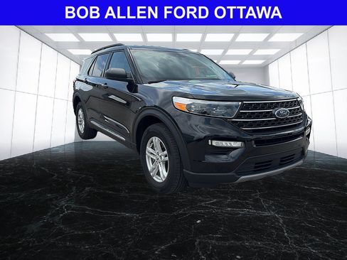 Used 2024 Ford Explorer XLT w/ Equipment Group 202A AWD/4WD image 8