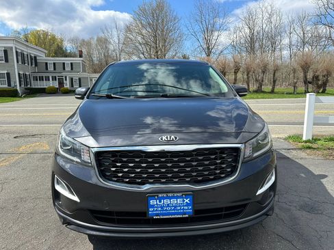 Used 2019 Kia Sedona LX image 2