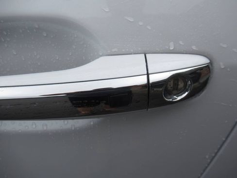 Used 2014 Hyundai Genesis 3.8 RWD image 15
