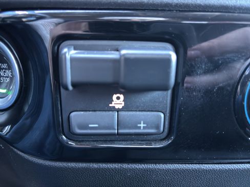 Used 2024 GMC Sierra 3500 SLE w/ SLE Convenience Package image 26