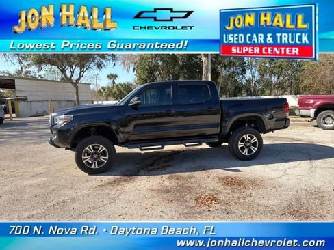 Used 2019 Toyota Tacoma TRD Sport image 4