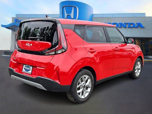 Used 2023 Kia Soul LX w/ LX Technology Package FWD image 6