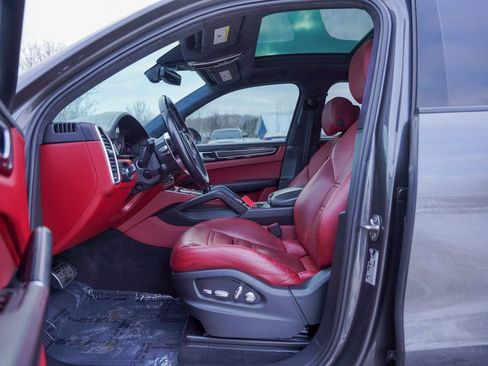 Used 2021 Porsche Cayenne GTS image 17