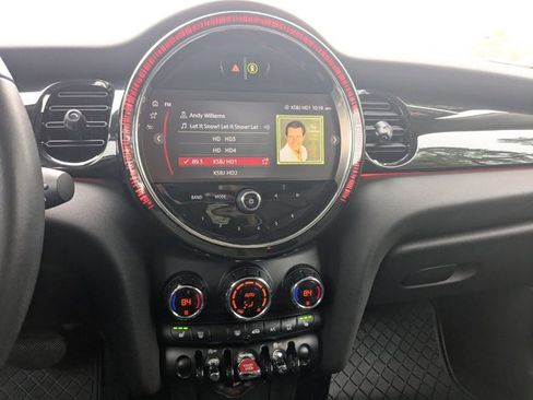 Used 2023 MINI Cooper 2-Door Hardtop image 12