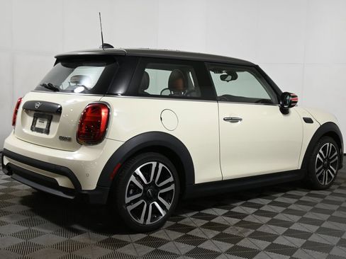 Certified 2022 MINI Cooper 2-Door Hardtop image 6