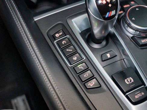 Used 2015 BMW X5 M image 50