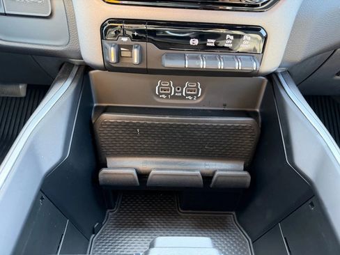 Used 2021 RAM 2500 Big Horn w/ Night Edition image 24