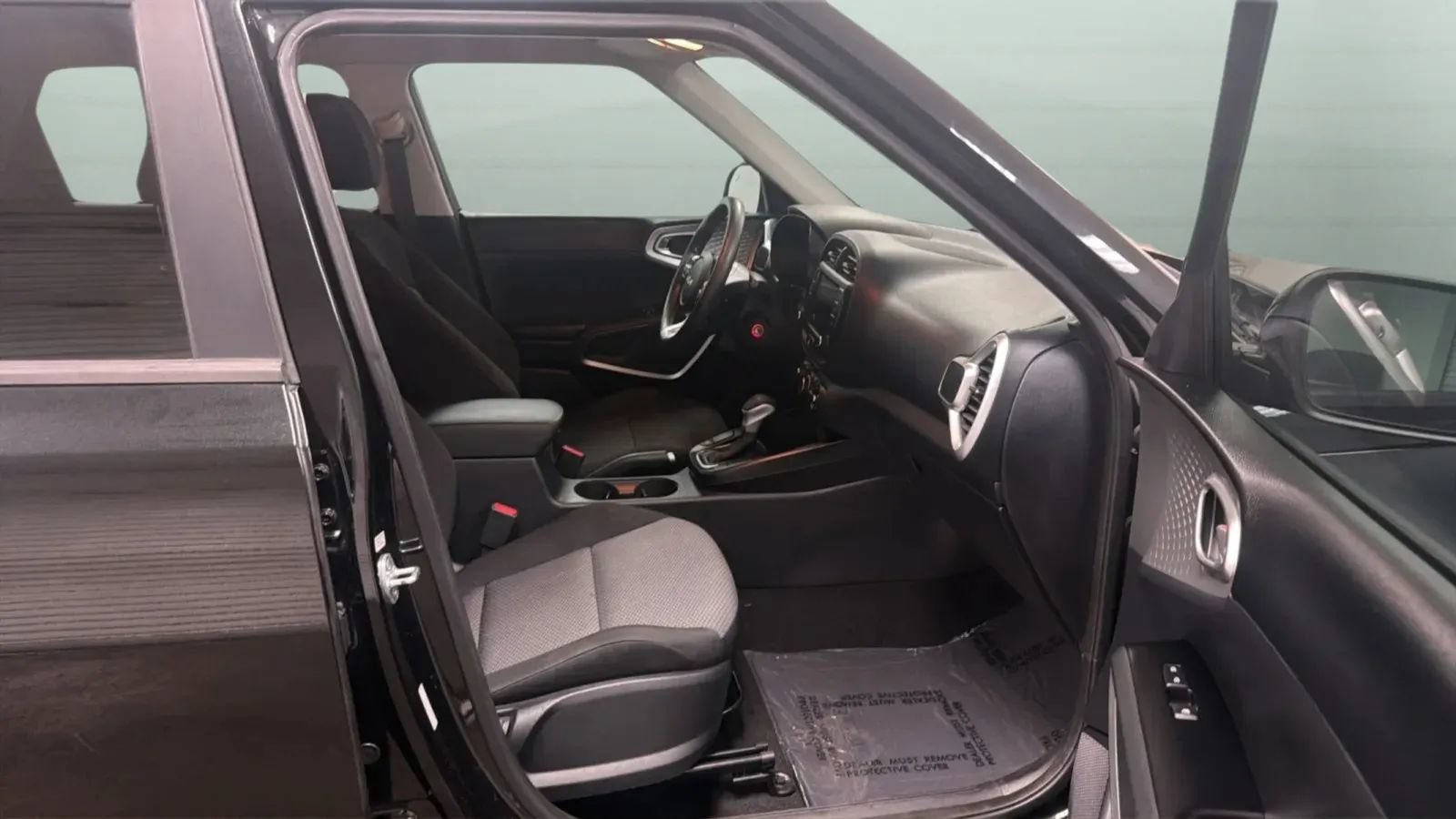 Used 2023 Kia Soul LX w/ LX Technology Package FWD image 21