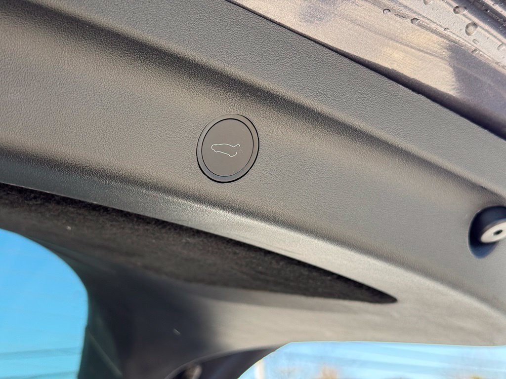 Used 2022 Tesla Model Y Long Range AWD/4WD image 24
