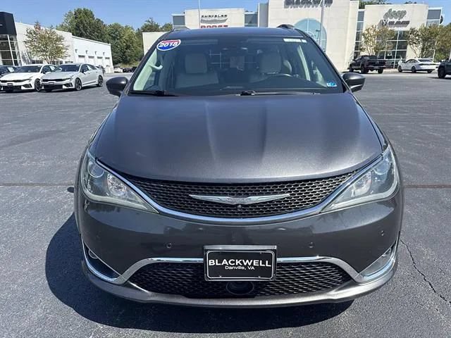 Used 2018 Chrysler Pacifica Touring-L Plus w/ Advanced Safetytec Group FWD image 2