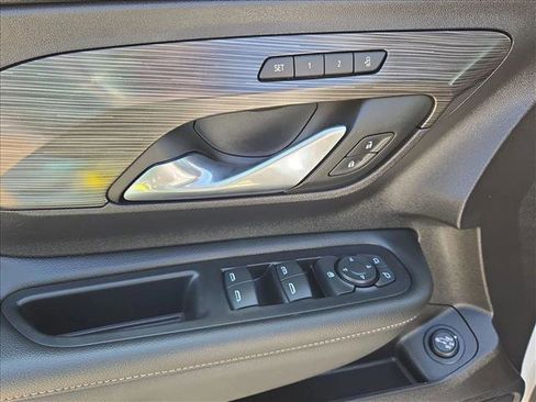 Used 2024 GMC Terrain SLT image 13