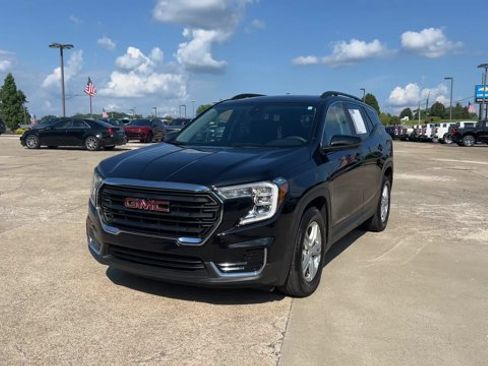 Used 2023 GMC Terrain SLE w/ Driver Convenience Package FWD image 4