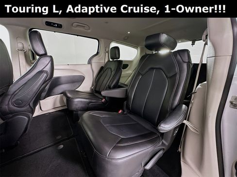 Used 2024 Chrysler Pacifica Touring-L image 24