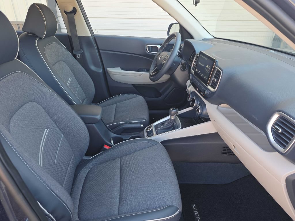 Used 2026 Hyundai Venue SEL FWD image 9