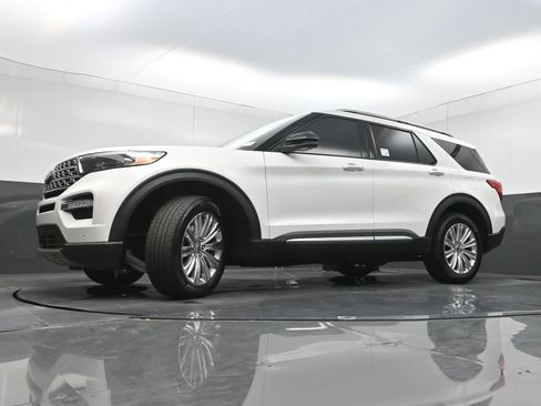 Used 2022 Ford Explorer Limited w/ Equipment Group 301A AWD/4WD image 29
