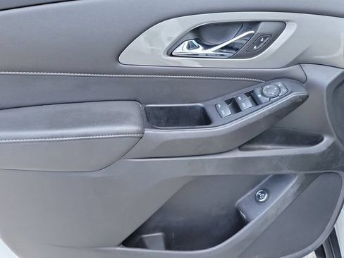 Used 2023 Chevrolet Traverse LT FWD image 18