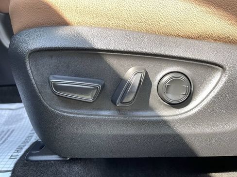 Certified 2025 Toyota Grand Highlander AWD image 13