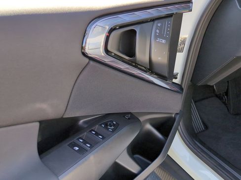 Certified 2025 BMW X3 xDrive30i w/ Premium Package image 15