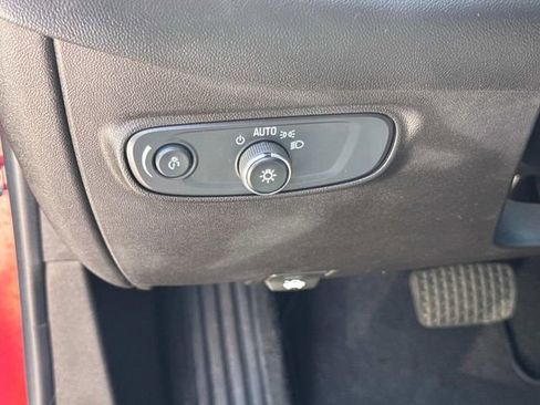 Used 2022 Chevrolet Equinox RS w/ RS Leather Package FWD image 33