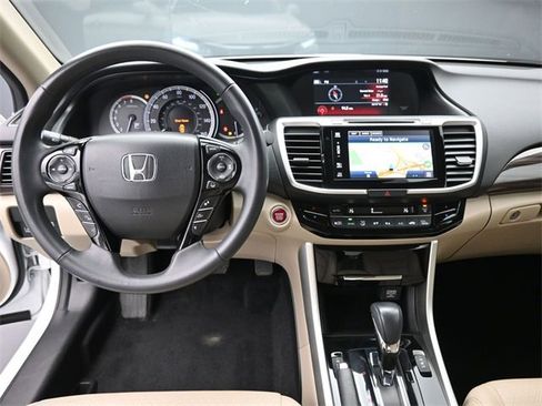 Used 2017 Honda Accord Touring image 25