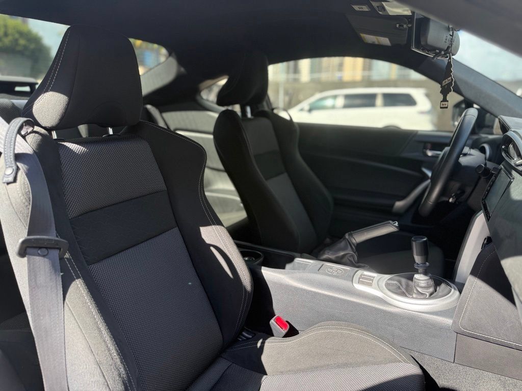 Used 2017 Toyota 86 RWD image 9