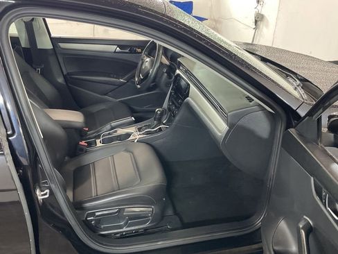 Used 2021 Volkswagen Passat 2.0T SE FWD image 6