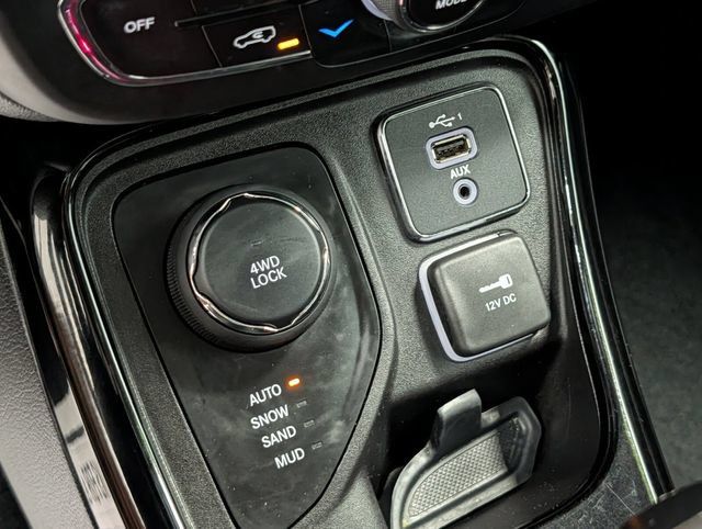 Used 2020 Jeep Compass Limited AWD/4WD image 26