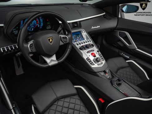 Used 2019 Lamborghini Aventador S image 25