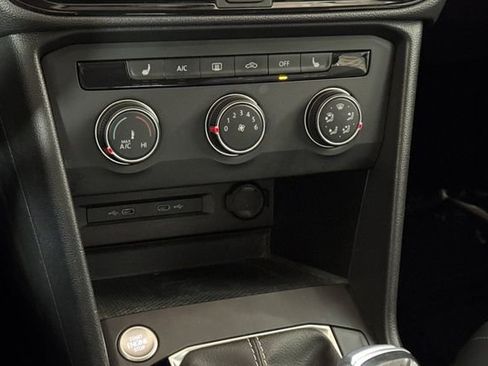 Certified 2022 Volkswagen Taos SE image 25