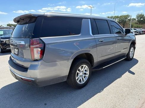 Used 2022 Chevrolet Suburban LT w/ Luxury Package RWD image 3