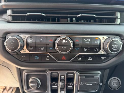 Used 2024 Jeep Wrangler High Altitude AWD/4WD image 27