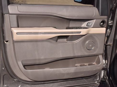 Used 2020 Ford Expedition XLT w/ Equipment Group 202A image 34