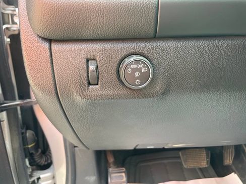 Used 2016 Chevrolet Colorado LT w/ LT Convenience Package RWD image 17