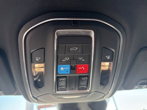 New 2025 Jeep Grand Cherokee Altitude image 37