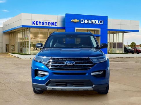 Used 2021 Ford Explorer XLT w/ Equipment Group 202A AWD/4WD image 2