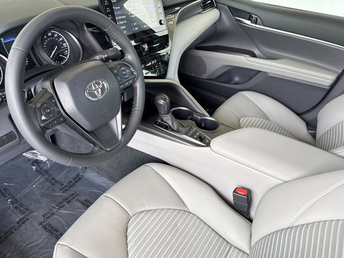 Used 2024 Toyota Camry SE w/ Audio Upgrade Package FWD image 4