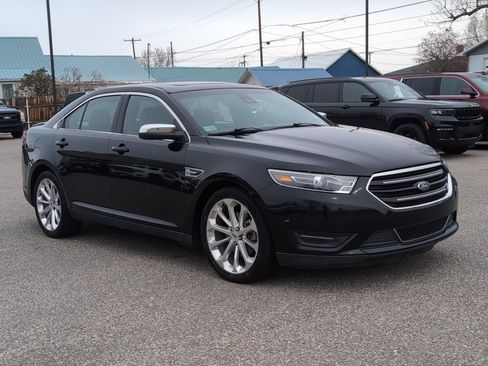 Used 2016 Ford Taurus Limited w/ Driver Assist Package image 4